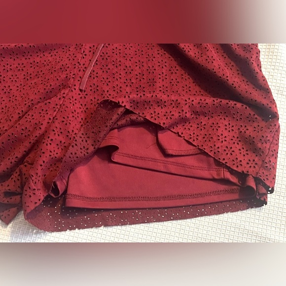 Maurice’s Women's Burgundy Shorts w Pockets & Sport Lining Size Large - Picture 4 of 12